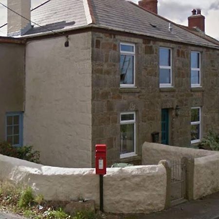 Cosy 2-Bedroom Family Cottage Centrally Located. Leedstown Экстерьер фото