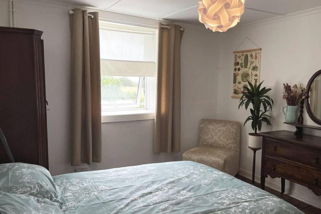 Cosy 2-Bedroom Family Cottage Centrally Located. Leedstown Экстерьер фото